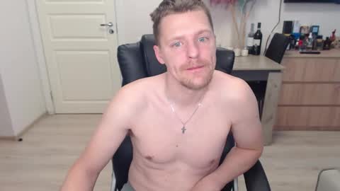 Snapshot of strong_guy_xxx chatting on September 25, 7:15 am strong_guy_xxx online show from September 25, 7:15 am