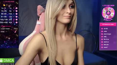 Snapshot of strongalice chatting on October 21, 10:57 pm The best athletic body on the site online show from October 21, 10:57 pm