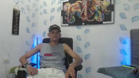 stuart_17 online show from October 7, 2:46 pm