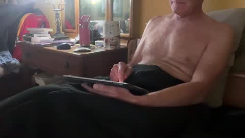 gusflaubert online show from February 25, 7:31 am