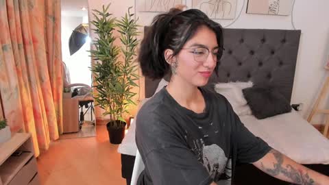 Zoe online show from January 31, 9:05 pm