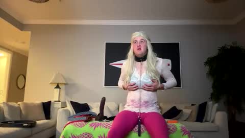 Sissy Isabella online show from February 2, 6:10 am