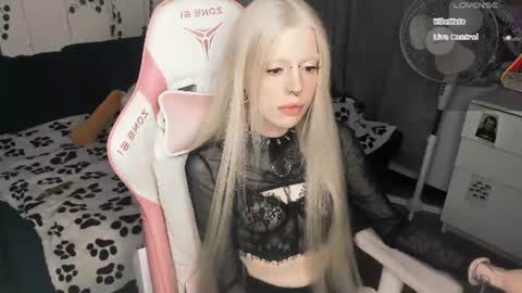succubus_leslie online show from June 24, 5:31 pm