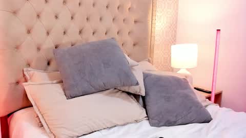 Luna  online show from October 25, 1:50 am