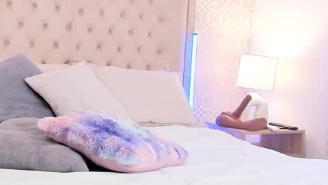 Luna  online show from November 10, 9:28 pm