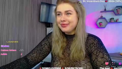 suchcute_ online show from February 14, 3:53 am