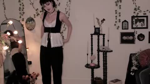 Ella online show from June 25, 2:52 am