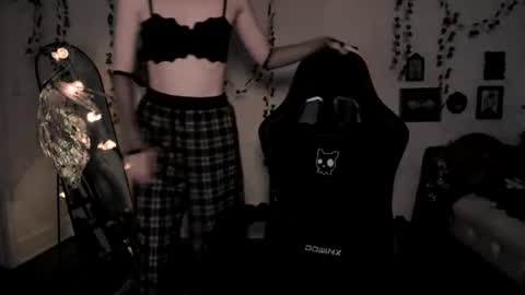 Ella online show from July 24, 6:32 am