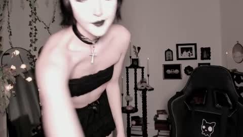 Ella online show from June 12, 6:01 am