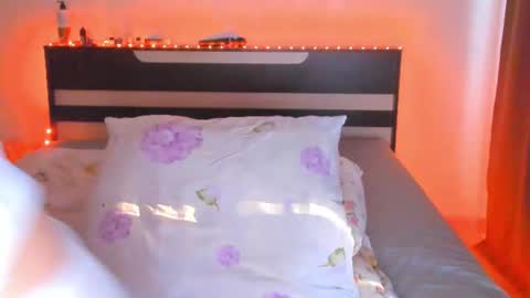 Lola online show from June 24, 11:34 pm