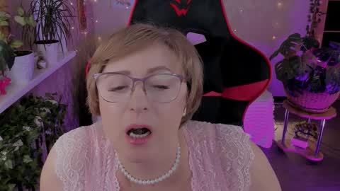 Vivien online show from March 14, 1:37 pm