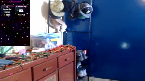 suggabrown_ online show from July 28, 6:20 pm