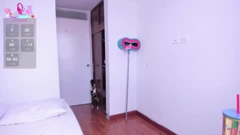 Nicolle  online show from November 8, 3:48 pm