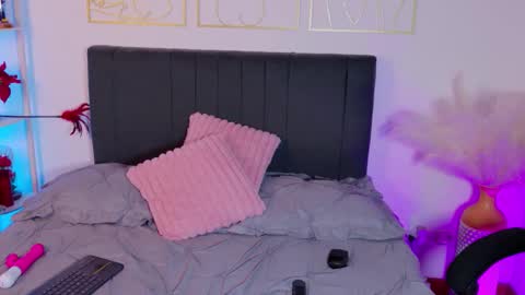 OnlyFans summer holiday online show from December 16, 5:47 am