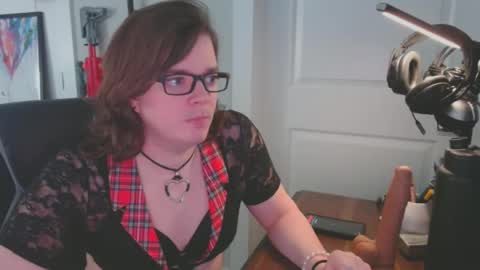 Snapshot of summerthesmall chatting on February 5, 4:14 pm Summer The Small online show from February 5, 4:14 pm