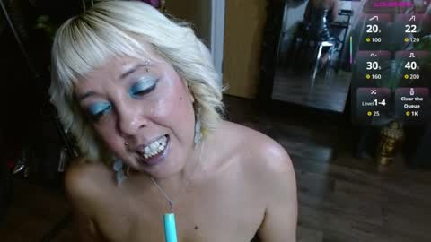 Sunni Knight online show from April 11, 3:00 am