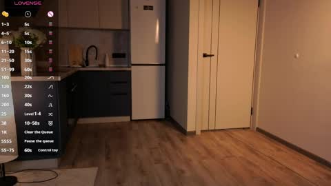 Kiki online show from March 24, 1:06 pm