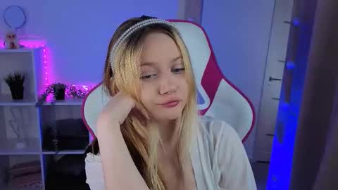 ANGELA online show from December 4, 3:11 pm