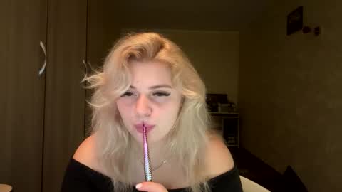 sunshinyflash online show from November 24, 6:50 pm