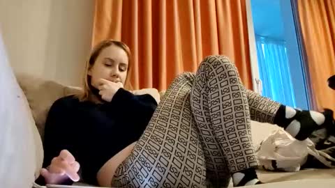 Annie online show from January 18, 12:04 pm