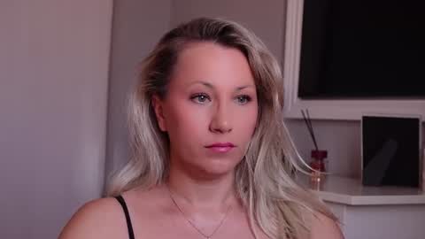 SusanJewel online show from August 9, 8:31 am