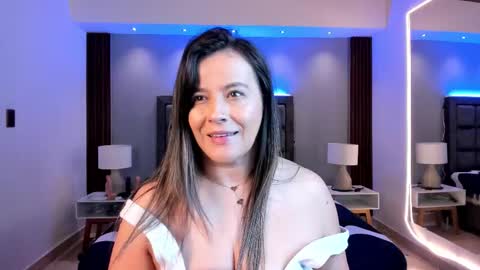 Snapshot of susann_ross chatting on October 21, 10:42 am Susan Everyday From 0530 to 1430 Col Time online show from October 21, 10:42 am