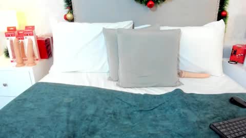 susanthomass online show from November 27, 8:05 pm