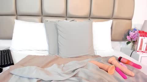 susanthomass online show from October 17, 9:08 pm