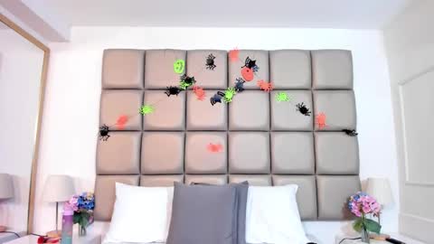 susanthomass online show from November 1, 8:30 pm