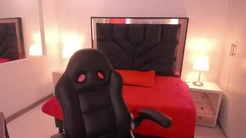 susanvilla online show from November 7, 8:00 pm