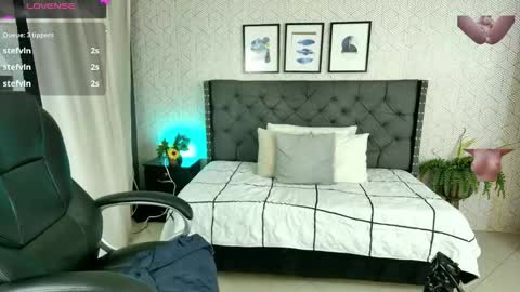   online show from December 30, 3:23 pm