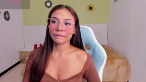 sussy_sweet4u online show from September 15, 10:39 am