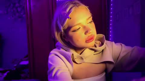 Stacy online show from April 29, 9:30 pm