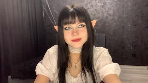 EmilySuonn online show from May 6, 5:46 am