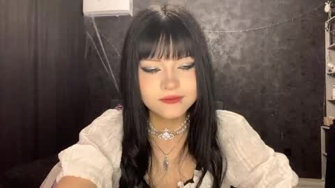 EmilySuonn online show from April 22, 5:47 am