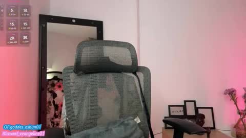 Evangeline online show from October 13, 3:25 pm