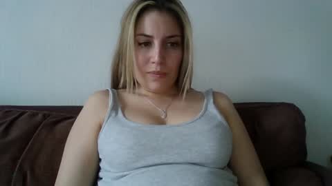 Snapshot of sweet__alana chatting on January 22, 10:15 pm Sweet  alana online show from January 22, 10:15 pm