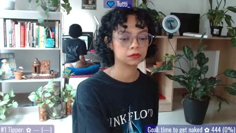 Tutti  online show from March 24, 7:09 pm