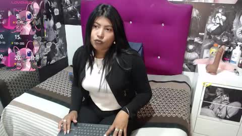 canelaa online show from December 14, 11:33 pm