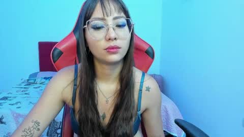 sweet_coral_ online show from April 10, 9:14 am