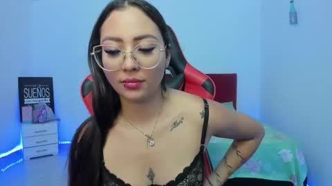 sweet_coral_ online show from February 15, 7:51 am