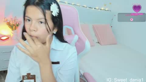 sweet_dania_ online show from September 25, 5:47 am