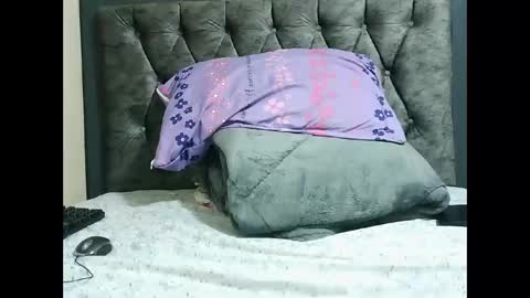 Ellam online show from December 1, 8:40 pm