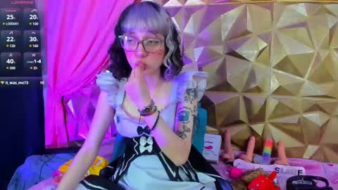  emmili  online show from February 28, 3:37 pm