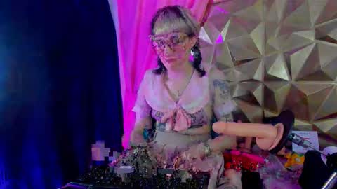  emmili  online show from October 1, 12:48 pm