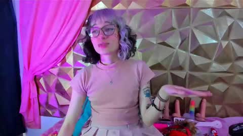  emmili  online show from February 18, 3:10 pm