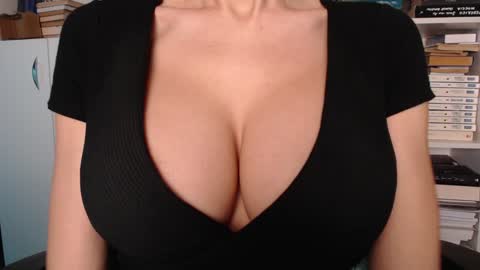 Jen online show from December 17, 1:51 pm