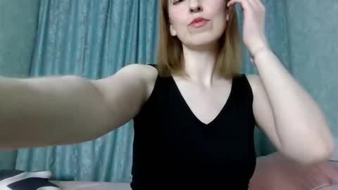 sweet_lilbunny online show from February 6, 4:21 pm