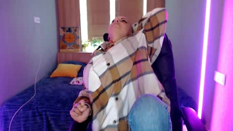 sweet_n_strong online show from April 11, 7:45 am