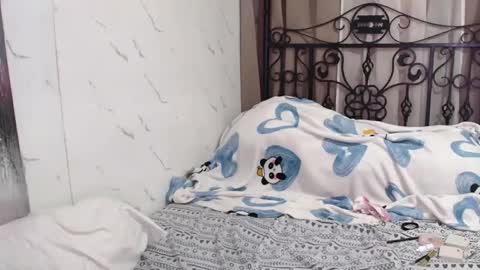 Leah online show from April 16, 10:04 am